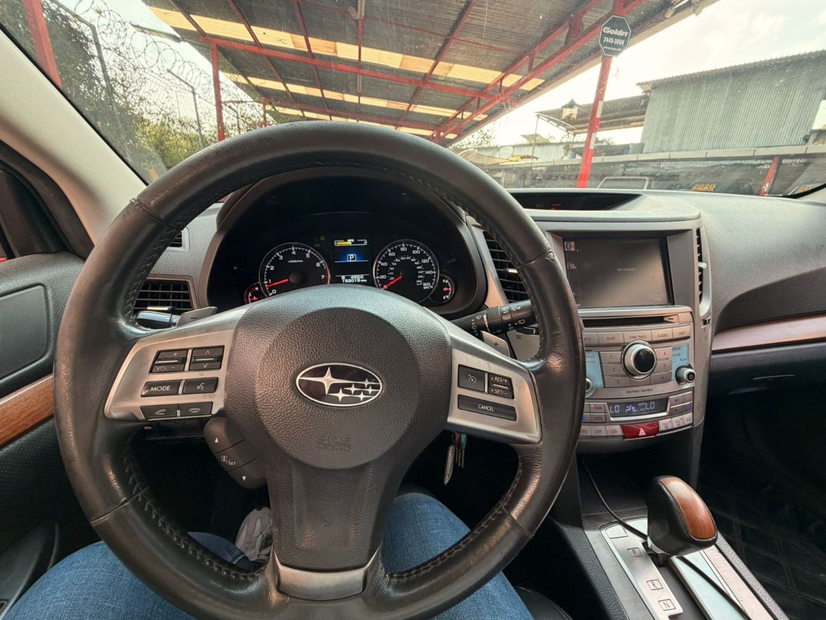 SUBARU OUTBACK - 2013                                        