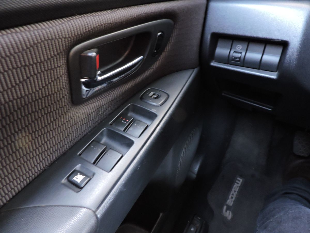 MAZDA 3 - 2008                                        