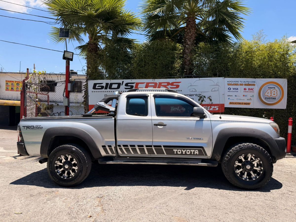 TOYOTA TACOMA - 2010                                        