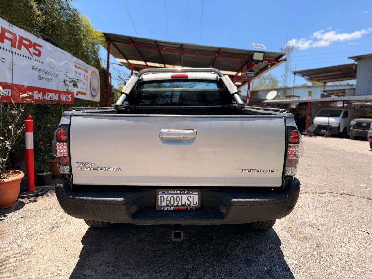 TOYOTA TACOMA - 2010                                        
