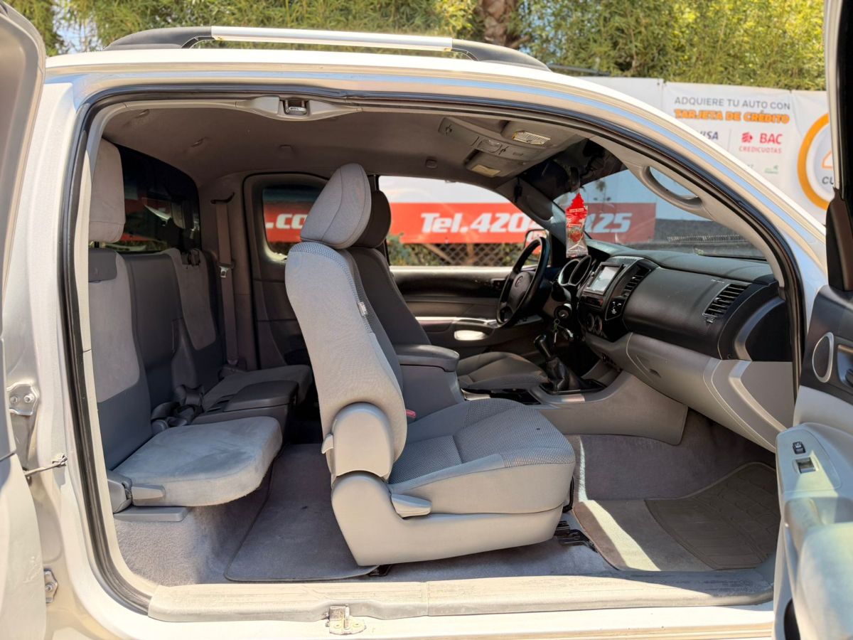 TOYOTA TACOMA - 2010                                        