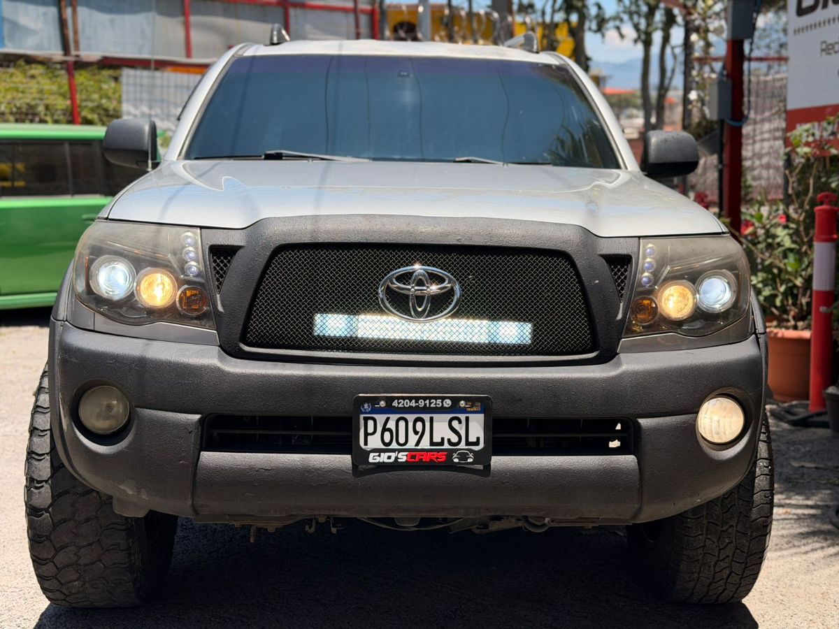 TOYOTA TACOMA - 2010                                        