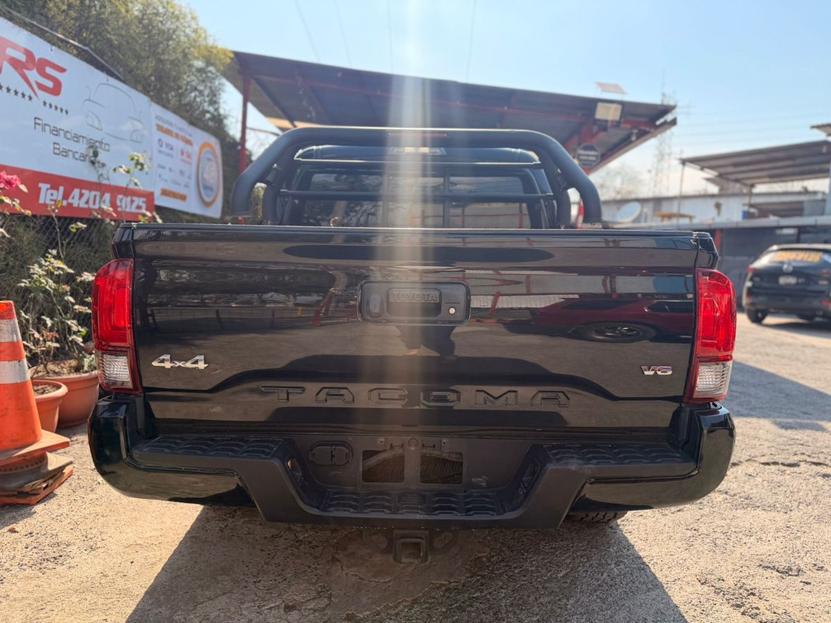 TOYOTA TACOMA - 2020                                        