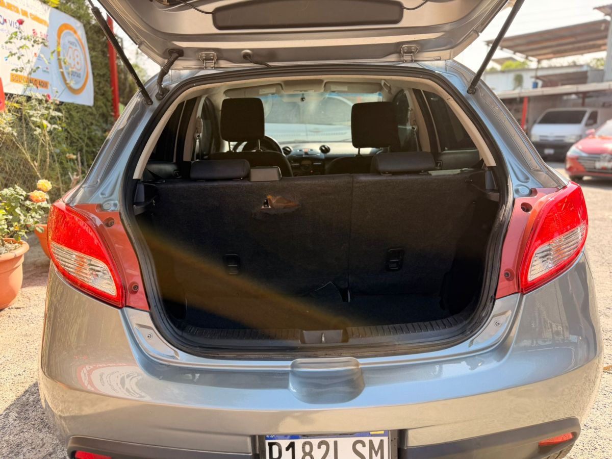 MAZDA 2 - 2014                                        