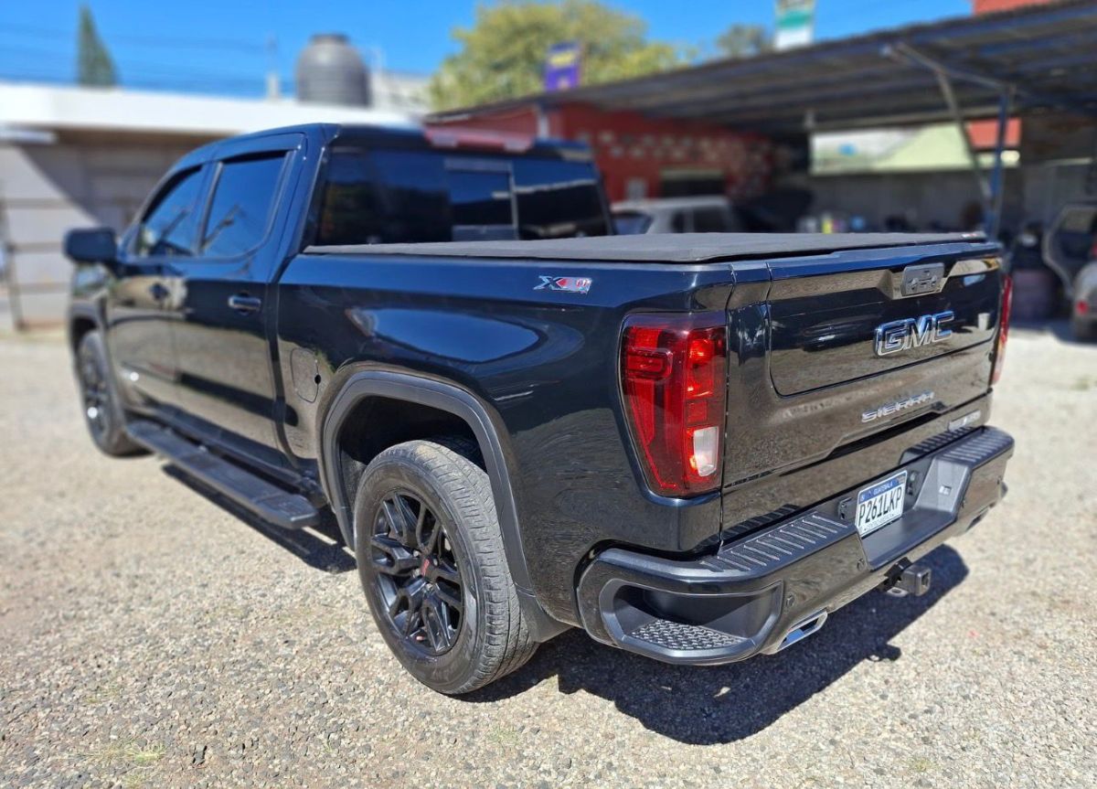 GMC  SIERRA - 2022                                        