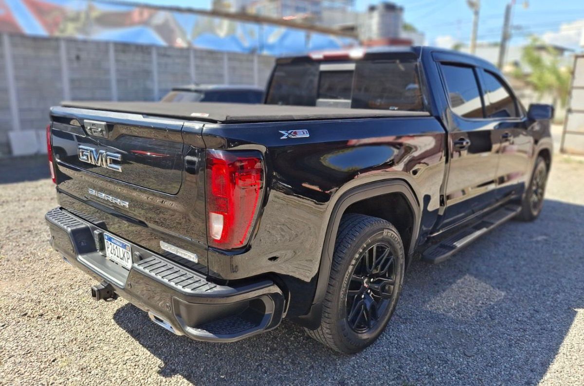 GMC  SIERRA - 2022                                        