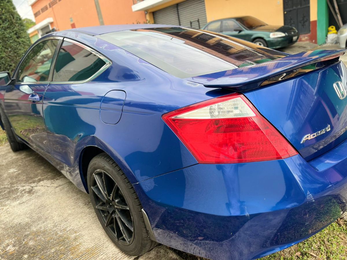 HONDA ACCORD  - 2010                                        