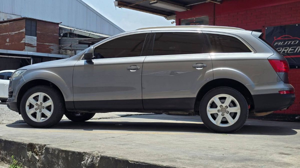 AUDI  Q7 - 2011                                        