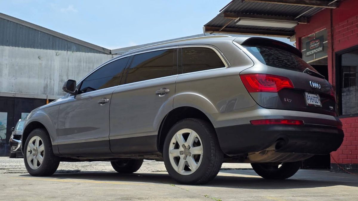 AUDI  Q7 - 2011                                        