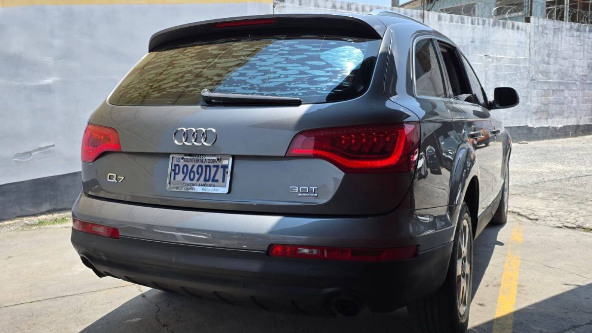 AUDI  Q7 - 2011                                        