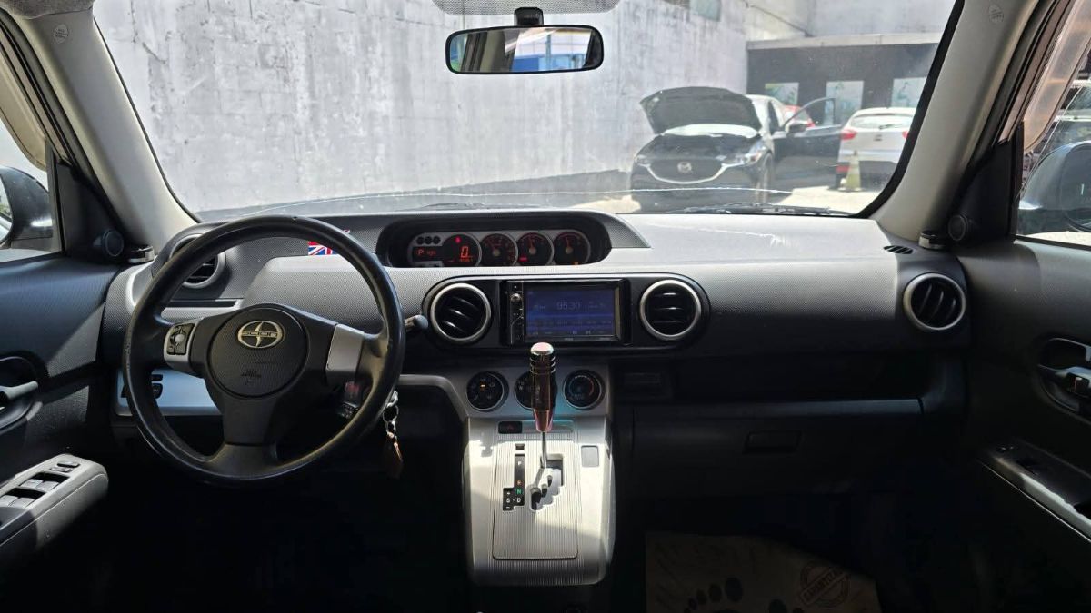 TOYOTA SCION XB - 2009                                        