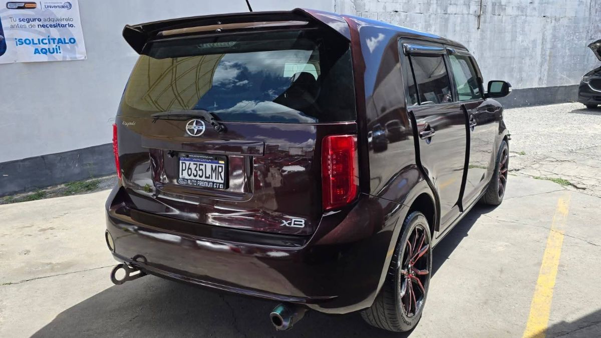 TOYOTA SCION XB - 2009                                        
