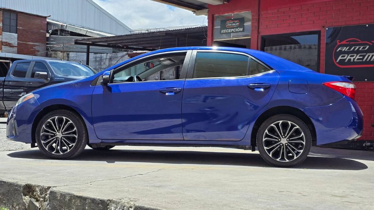 TOYOTA COROLLA - 2015                                        