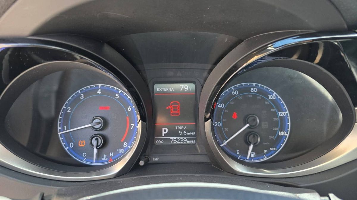 TOYOTA COROLLA - 2015                                        