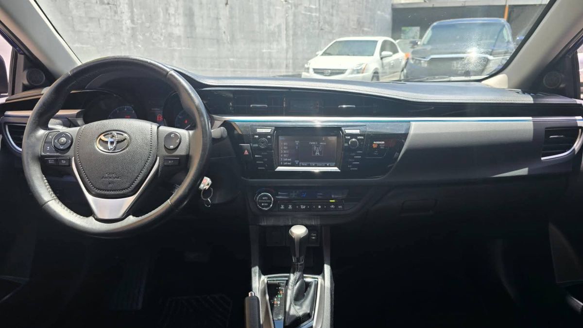 TOYOTA COROLLA - 2015                                        