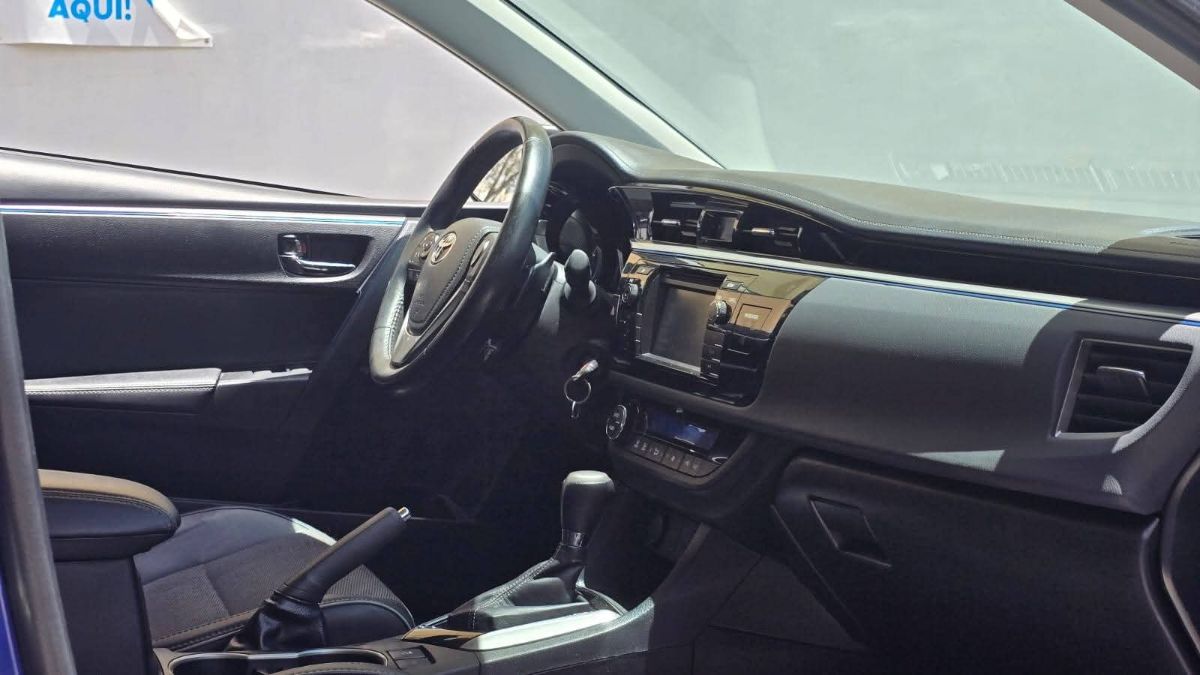 TOYOTA COROLLA - 2015                                        