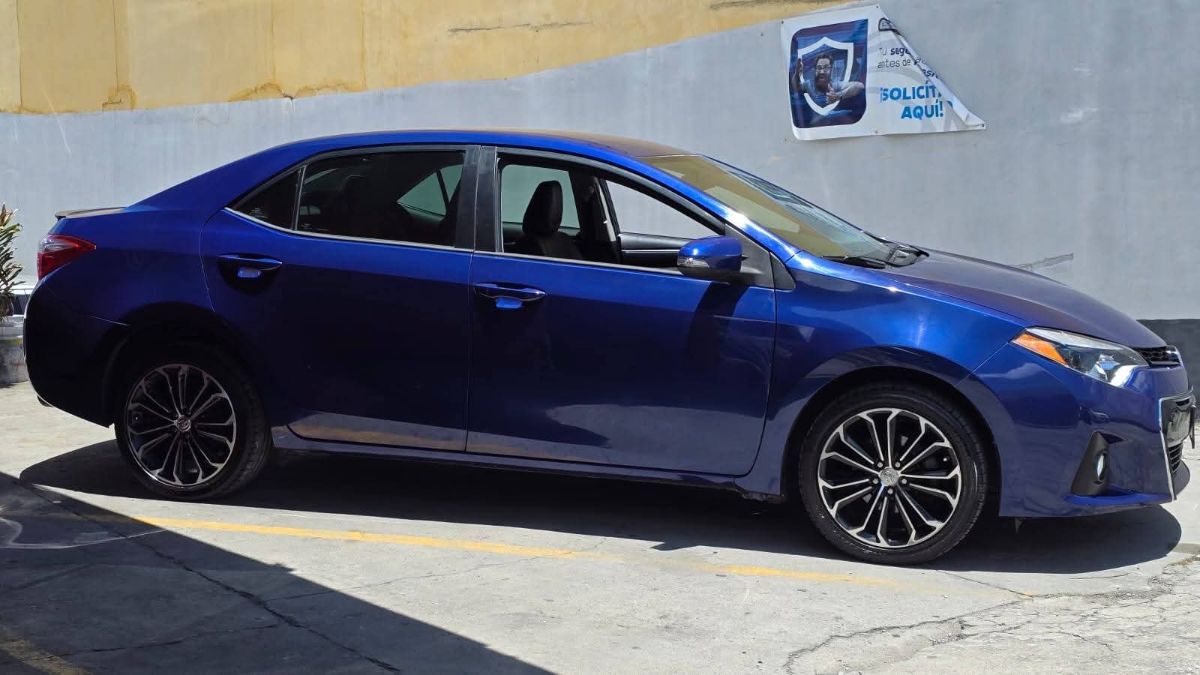 TOYOTA COROLLA - 2015                                        