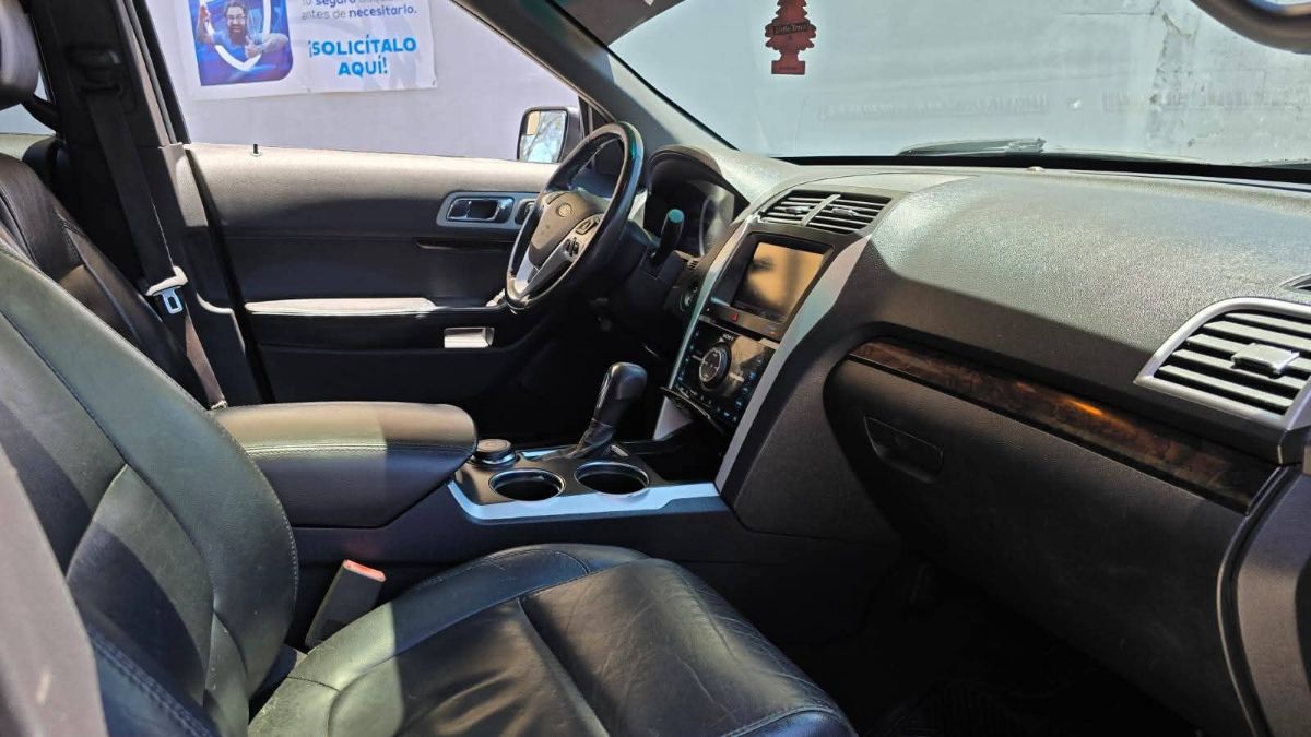 FORD EXPLORER - 2013                                        