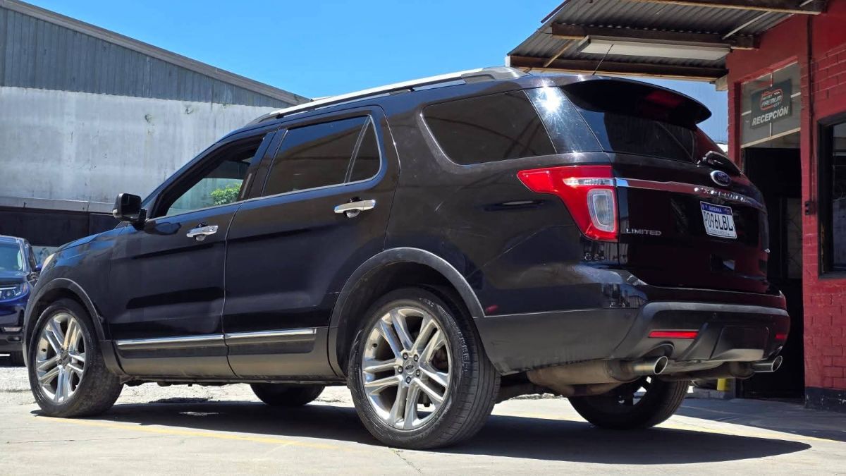 FORD EXPLORER - 2013                                        