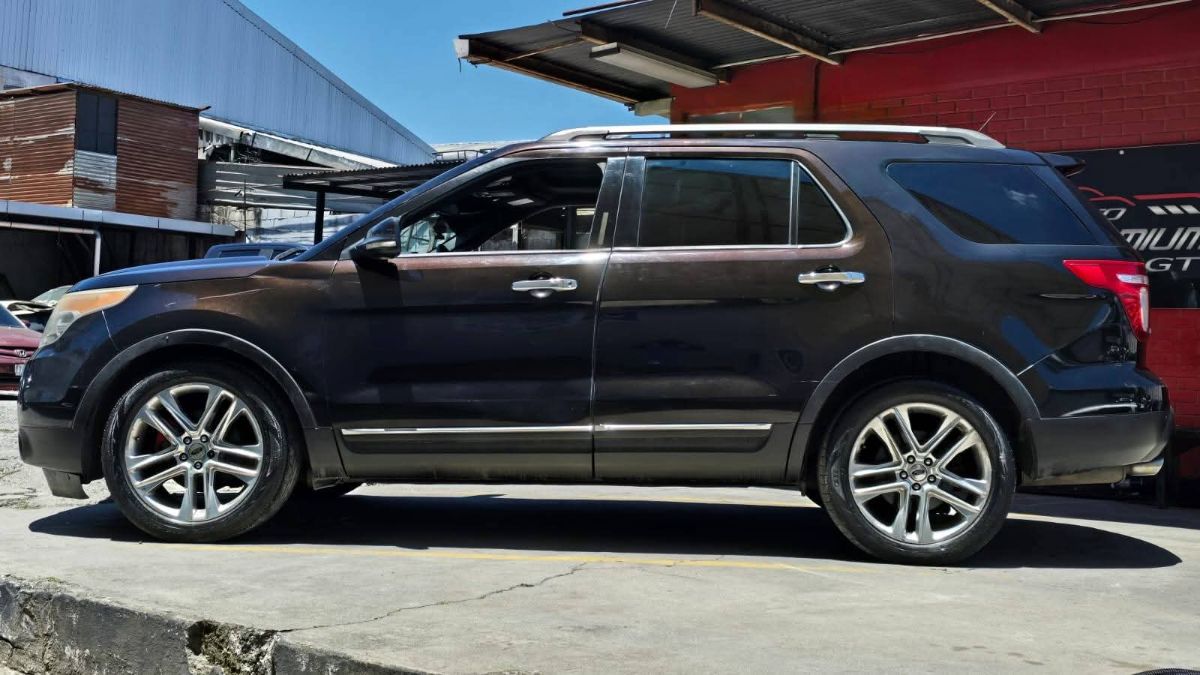 FORD EXPLORER - 2013                                        