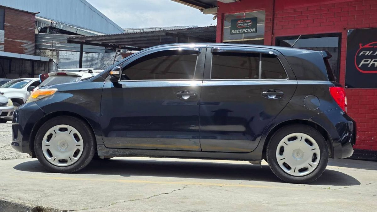 TOYOTA SCION XD - 2013                                        