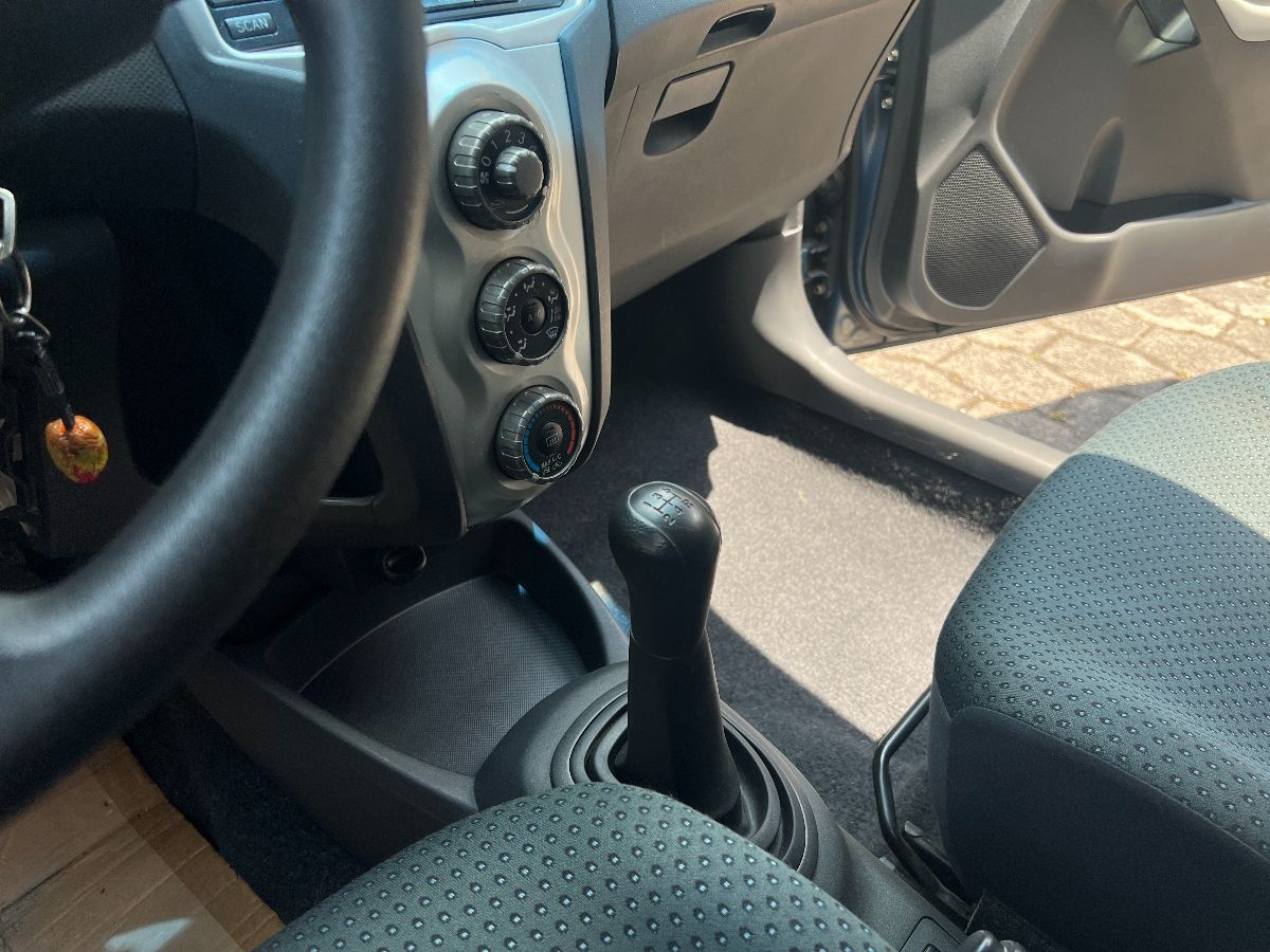 TOYOTA YARIS - 2008                                        