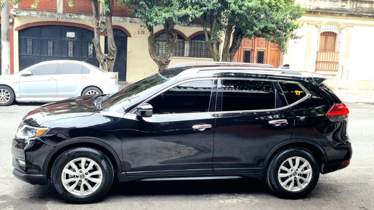 NISSAN ROGUE - 2017                                        