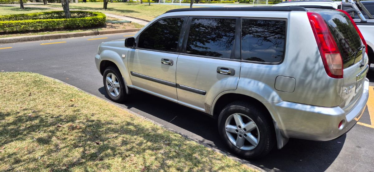 NISSAN  XTRAIL  - 2012                                        