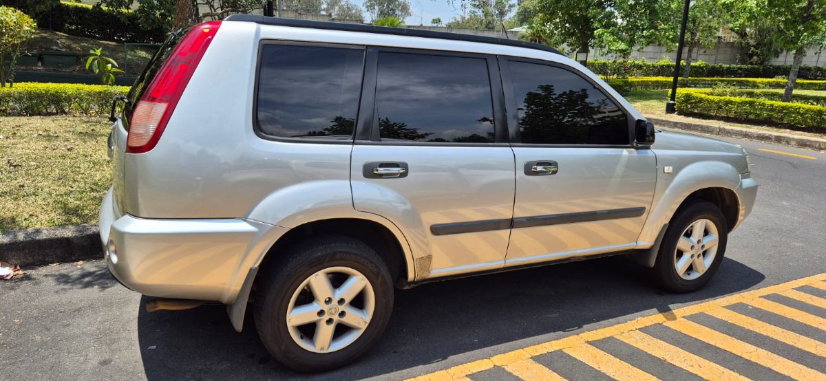 NISSAN  XTRAIL  - 2012                                        