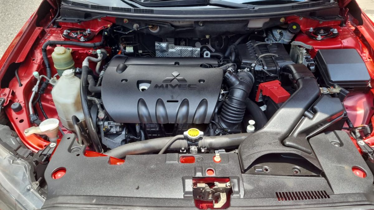 MITSUBISHI LANCER - 2014                                        