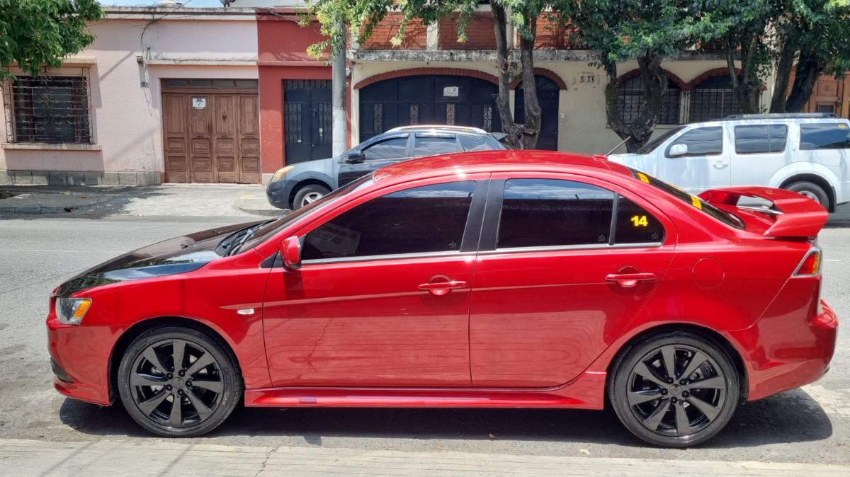 MITSUBISHI LANCER - 2014                                        