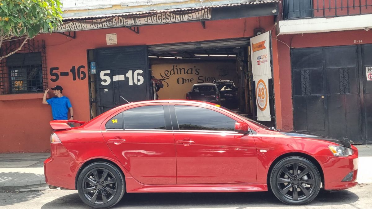 MITSUBISHI LANCER - 2014                                        