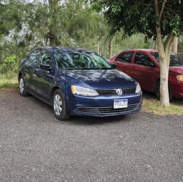 VOLKSWAGEN JETTA - 2013                                        