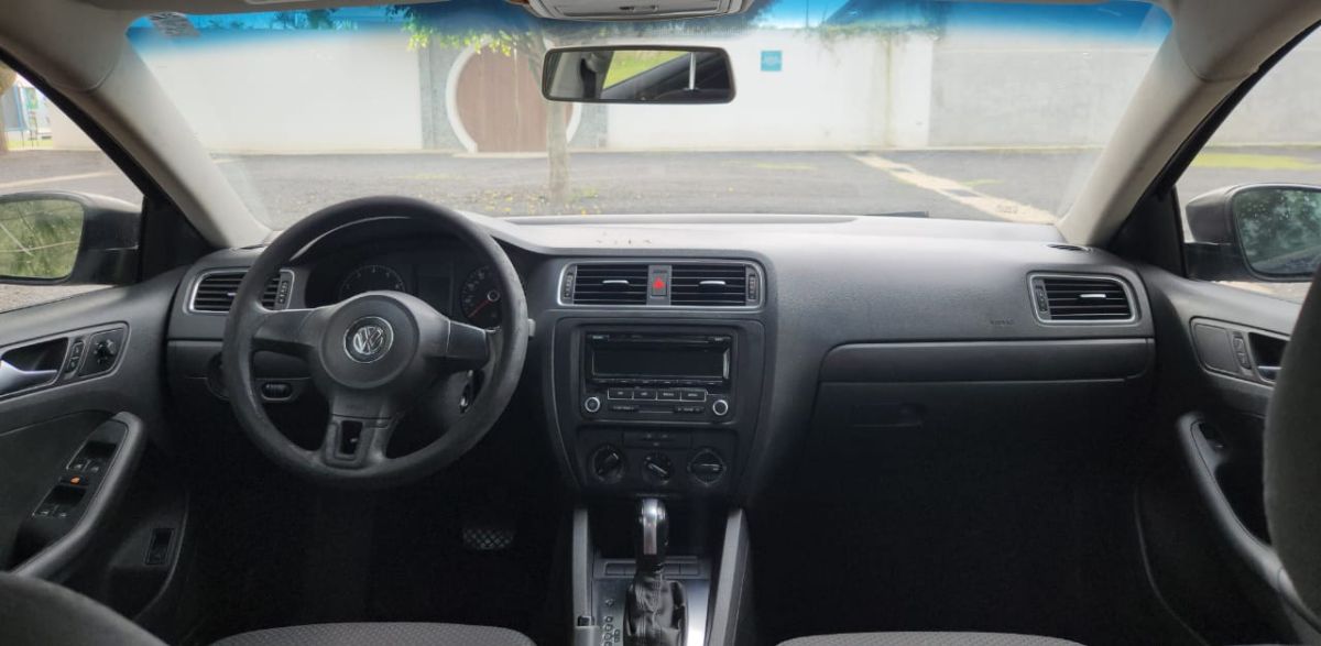 VOLKSWAGEN JETTA - 2013                                        