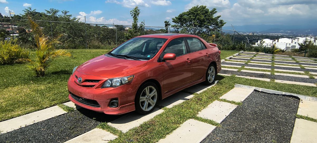 TOYOTA COROLLA S - 2013                                        