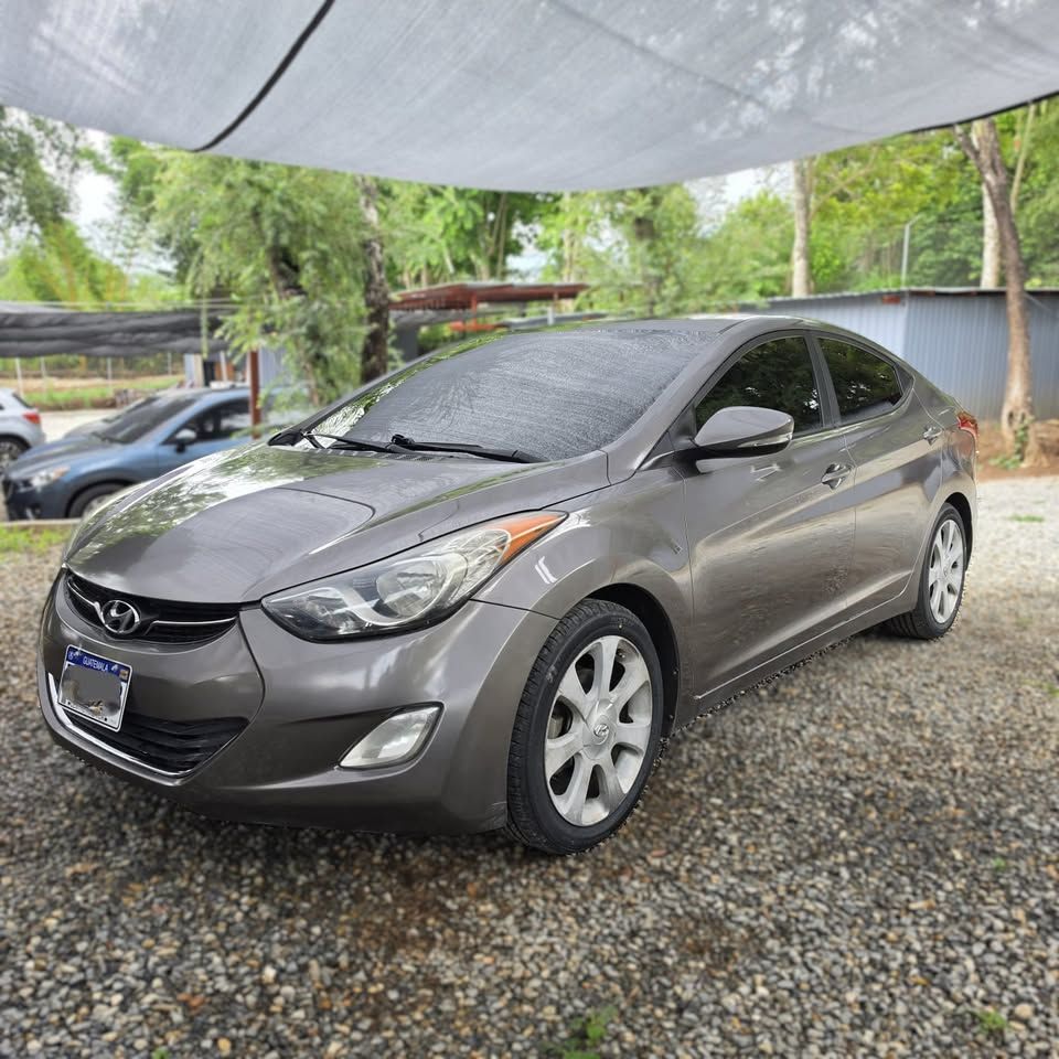 HYUNDAI ELANTRA - 2013                                        
