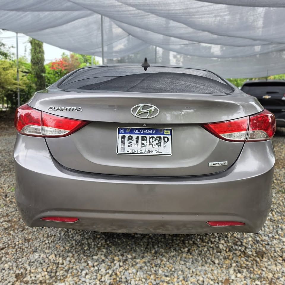 HYUNDAI ELANTRA - 2013                                        