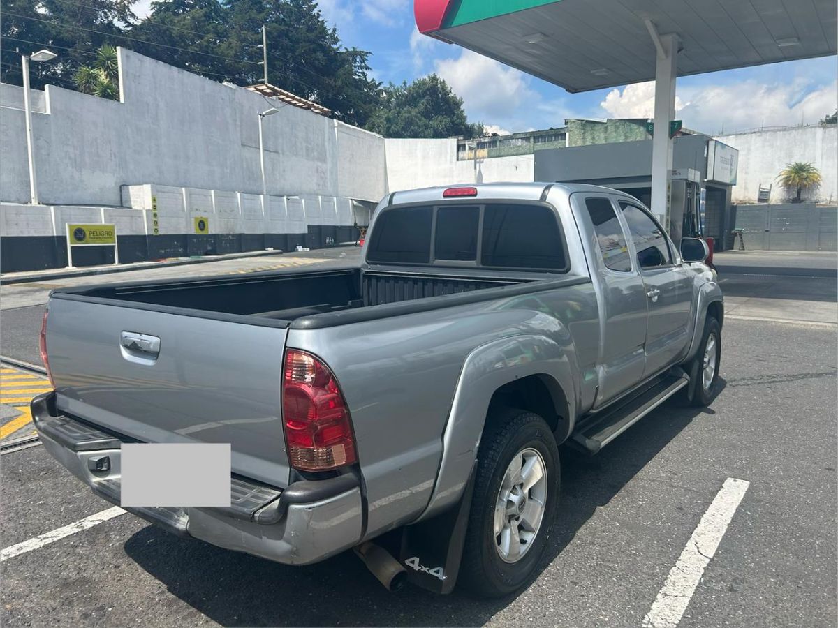 TOYOTA TACOMA - 2015                                        