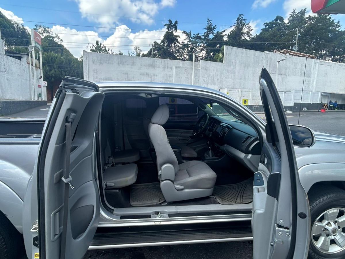 TOYOTA TACOMA - 2015                                        