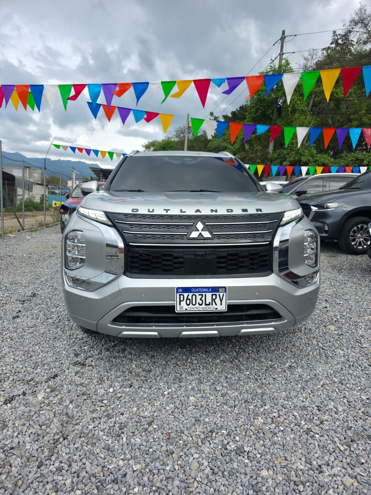 MITSUBISHI OUTLANDER SE - 2022                                        