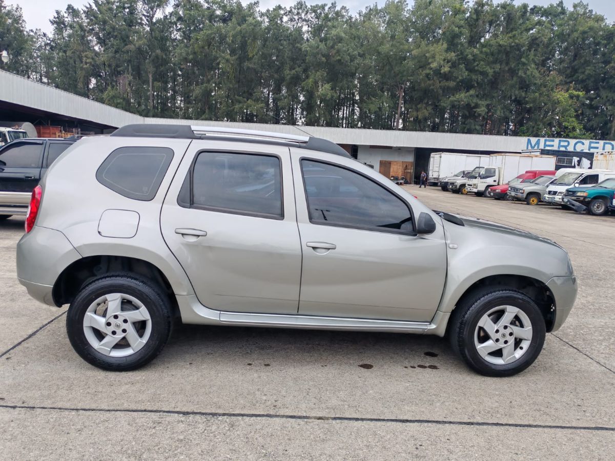 RENAULT DUSTER - 2014                                        