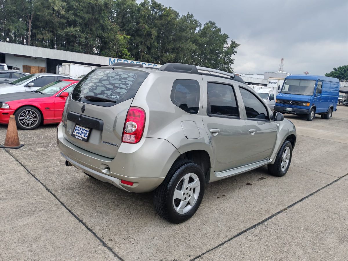 RENAULT DUSTER - 2014                                        