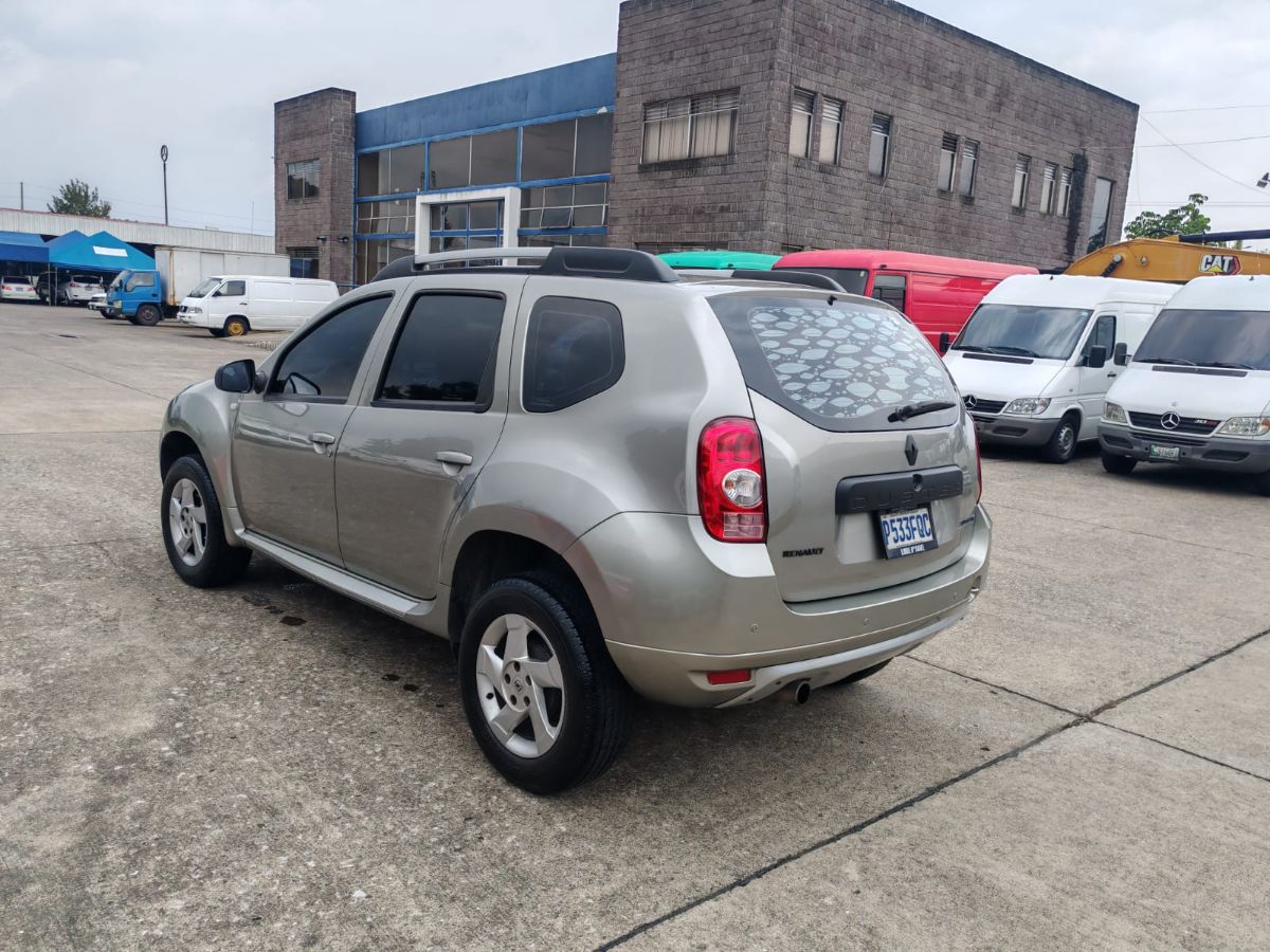 RENAULT DUSTER - 2014                                        