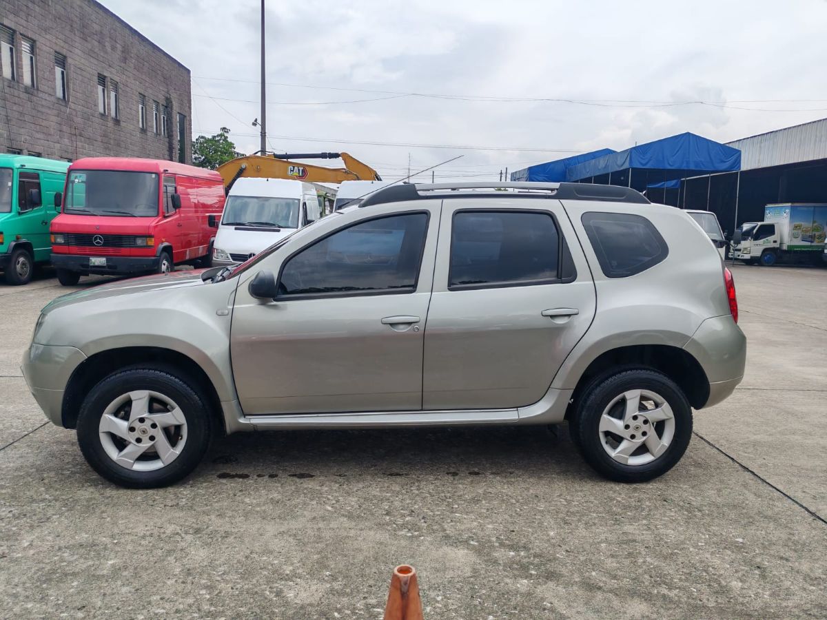 RENAULT DUSTER - 2014                                        
