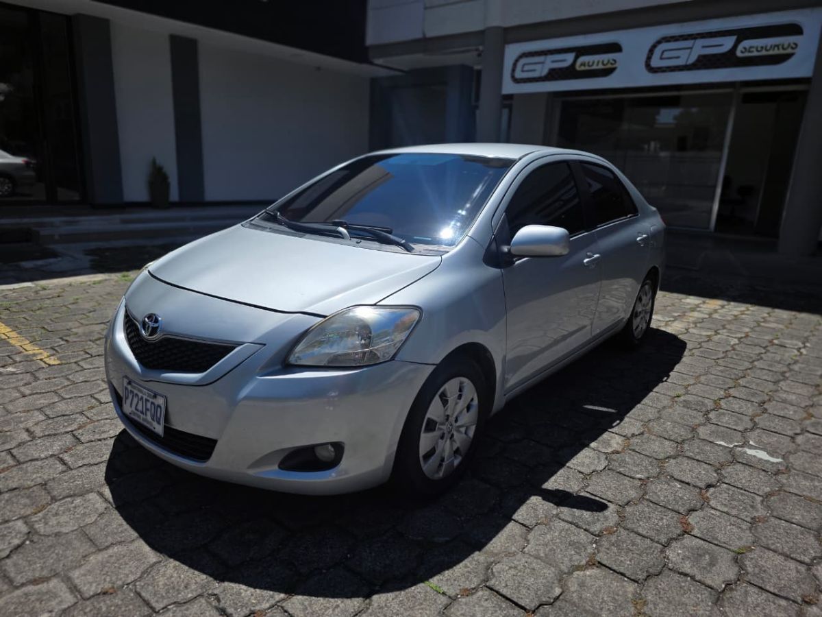 TOYOTA YARIS - 2009                                        