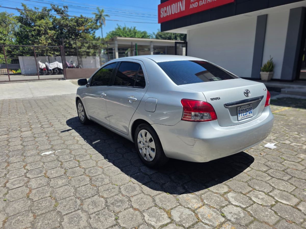 TOYOTA YARIS - 2009                                        