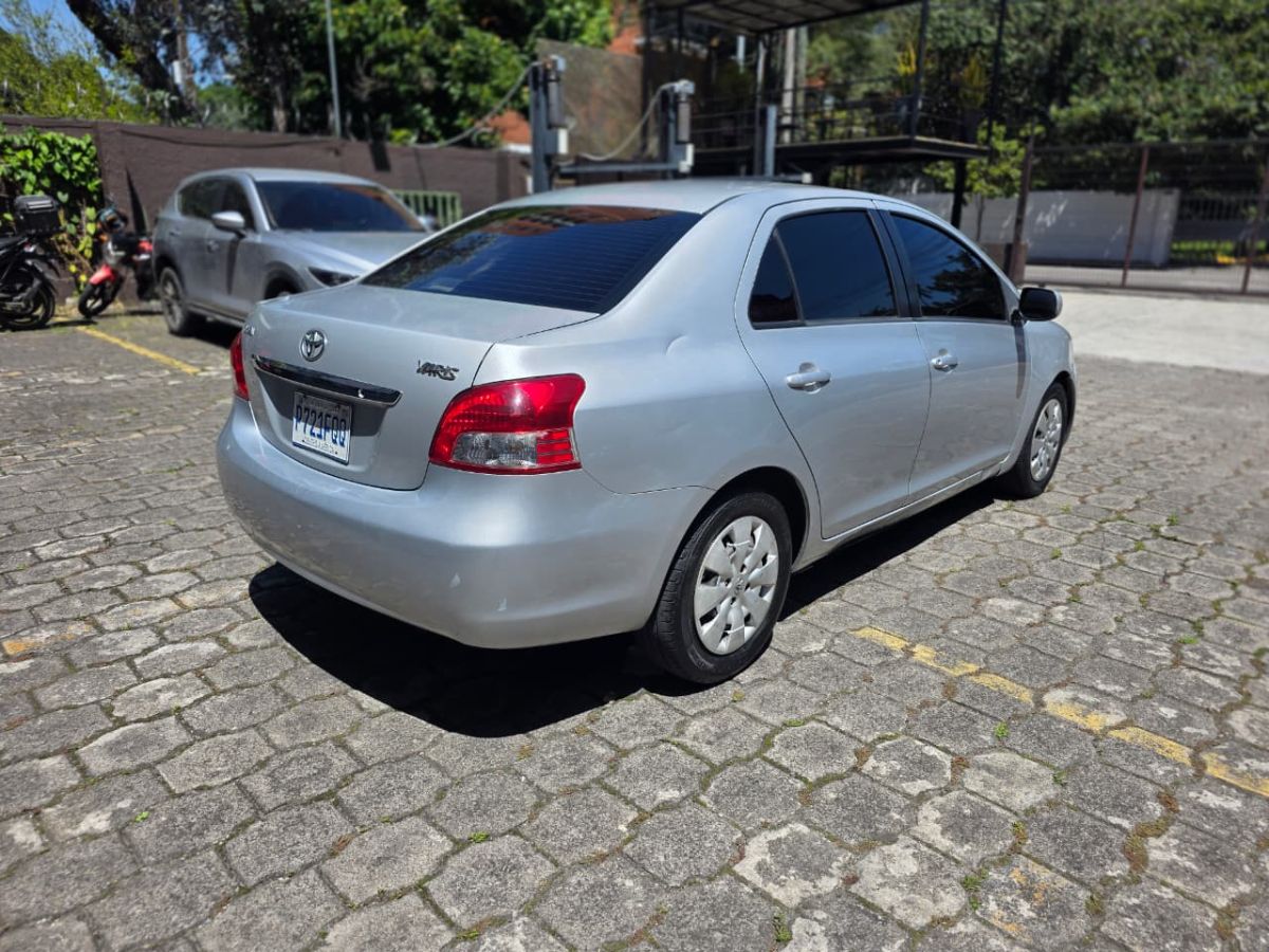 TOYOTA YARIS - 2009                                        