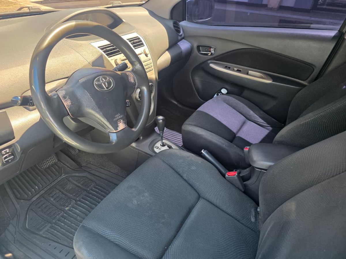 TOYOTA YARIS - 2009                                        