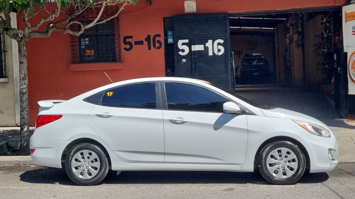 HYUNDAI ACCENT - 2017                                        