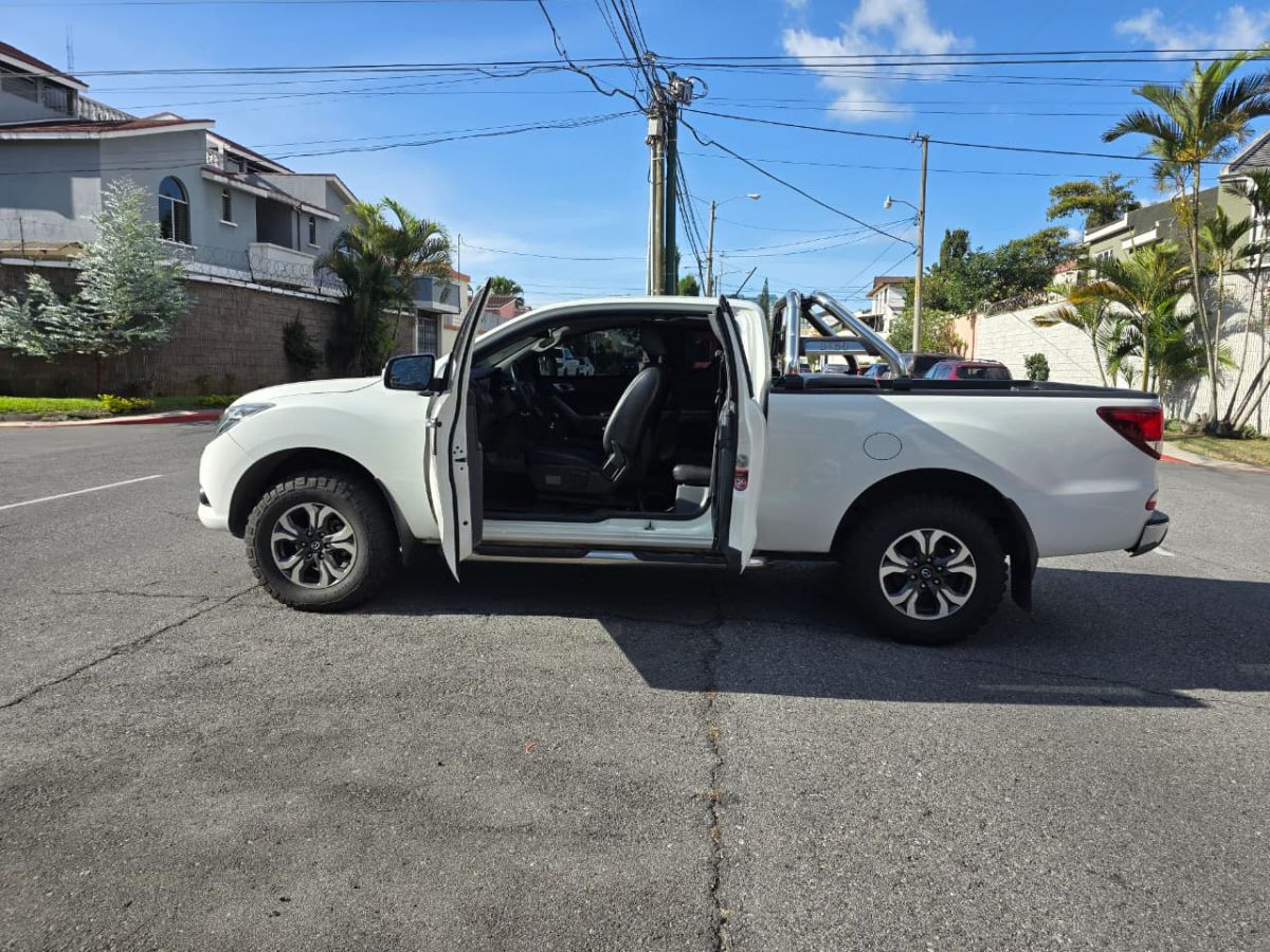 MAZDA BT-50 - 2020                                        